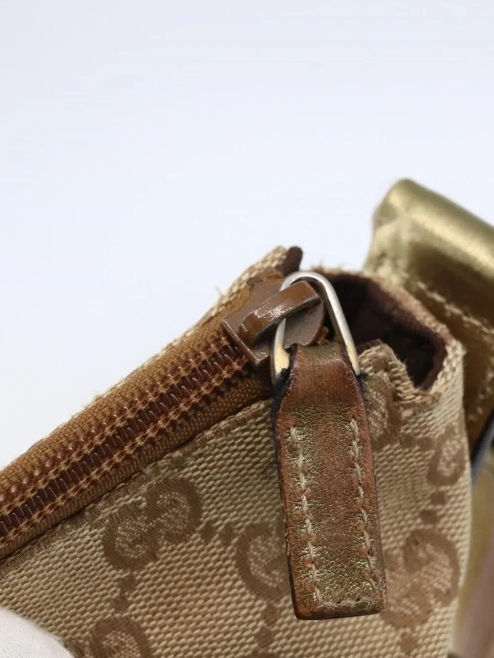 Authentic GUCCI GG Canvas Shoulder Bag Beige Gold 145857 - Picture 2 of 16